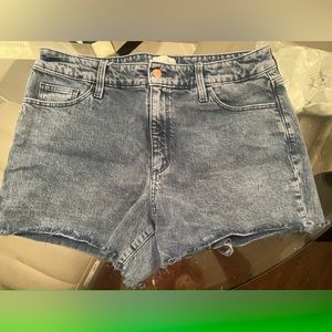 Women’s universal thread shorts 12/31